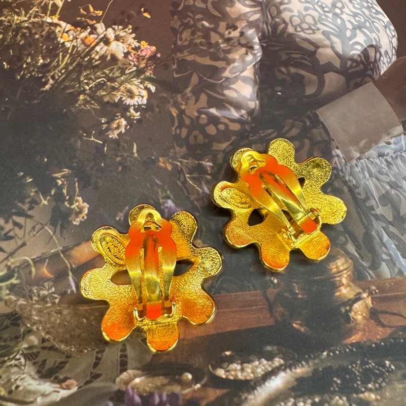 Chanel vintage 花型耳環/耳夾/古董藏家收藏/王吉娜古董精品-3