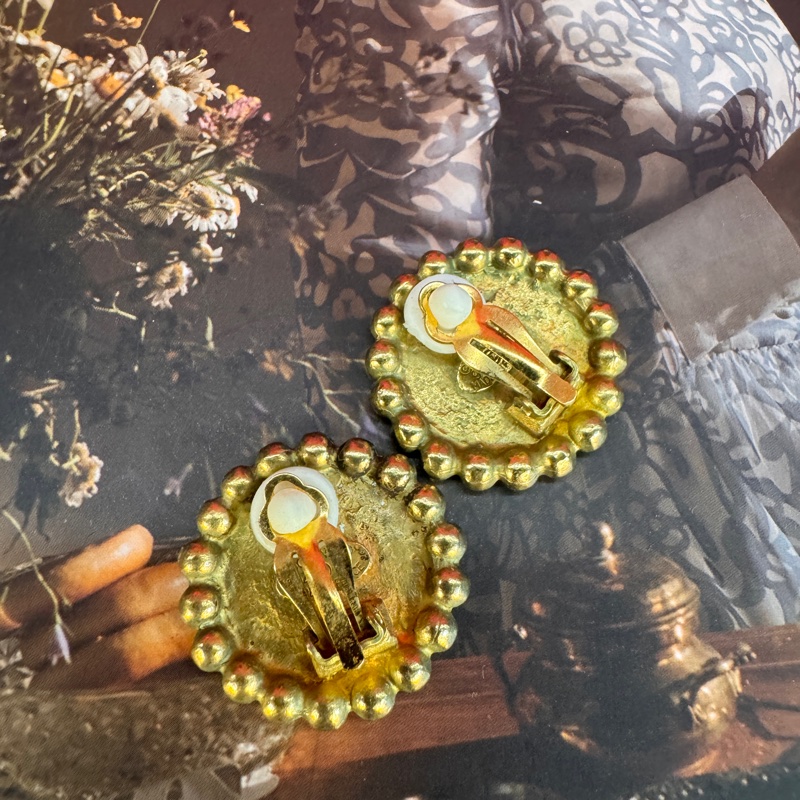 Chanel vintage 花型耳夾/古董藏家收藏/王吉娜古董精品-3