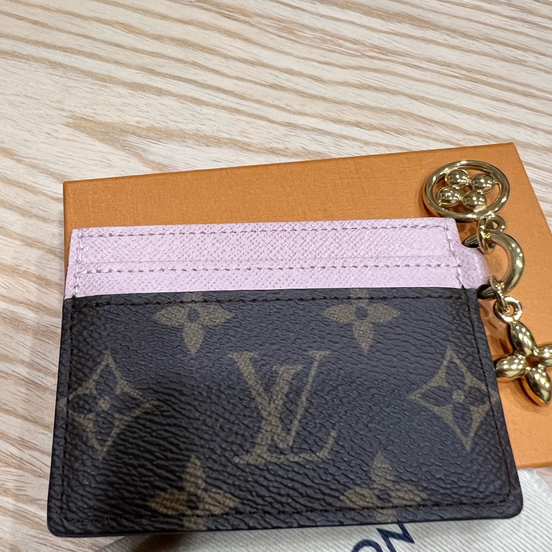 LOUIS VUITTON Monogram Charms Card Holder金扣卡片套 啡色/粉紅色-7