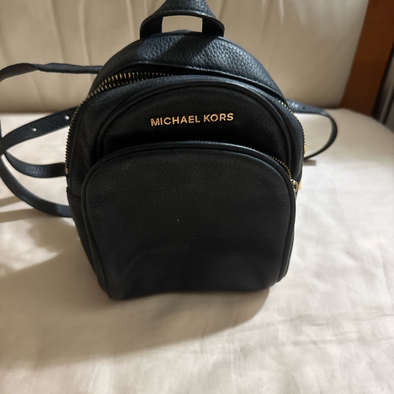 經典黑色Michael Kors 後背包-0