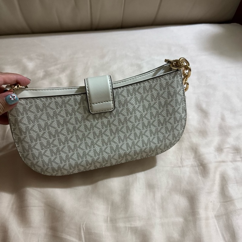 全新滿版白色鏈條半月包Michael kors-2