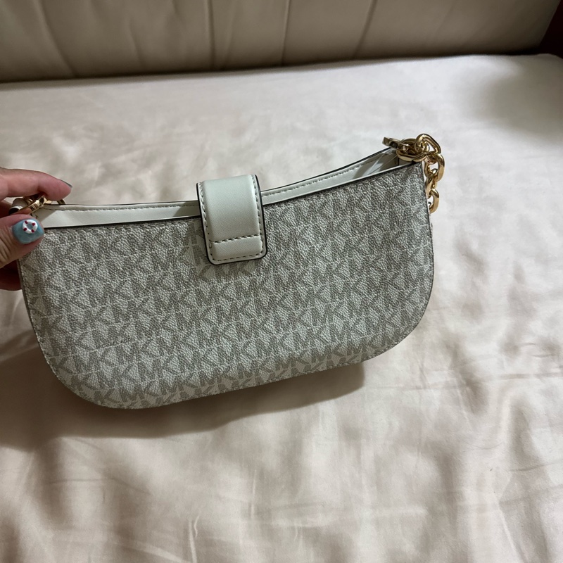 全新滿版白色鏈條半月包Michael kors-7
