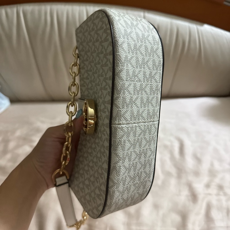 全新滿版白色鏈條半月包Michael kors-8
