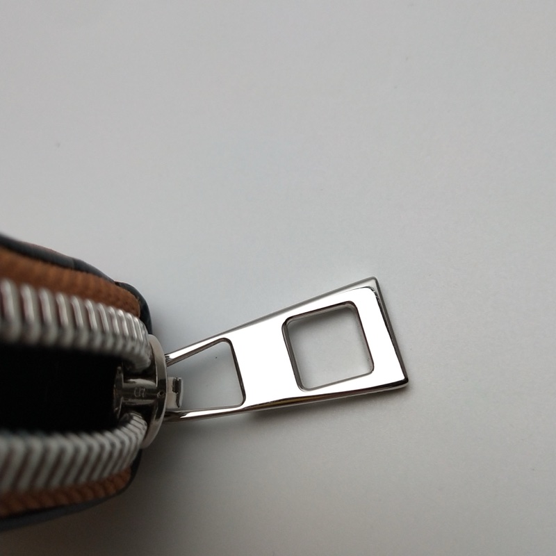 🤎 都會質感 ‧ Loewe 牛皮Logo壓紋拉鍊長-18