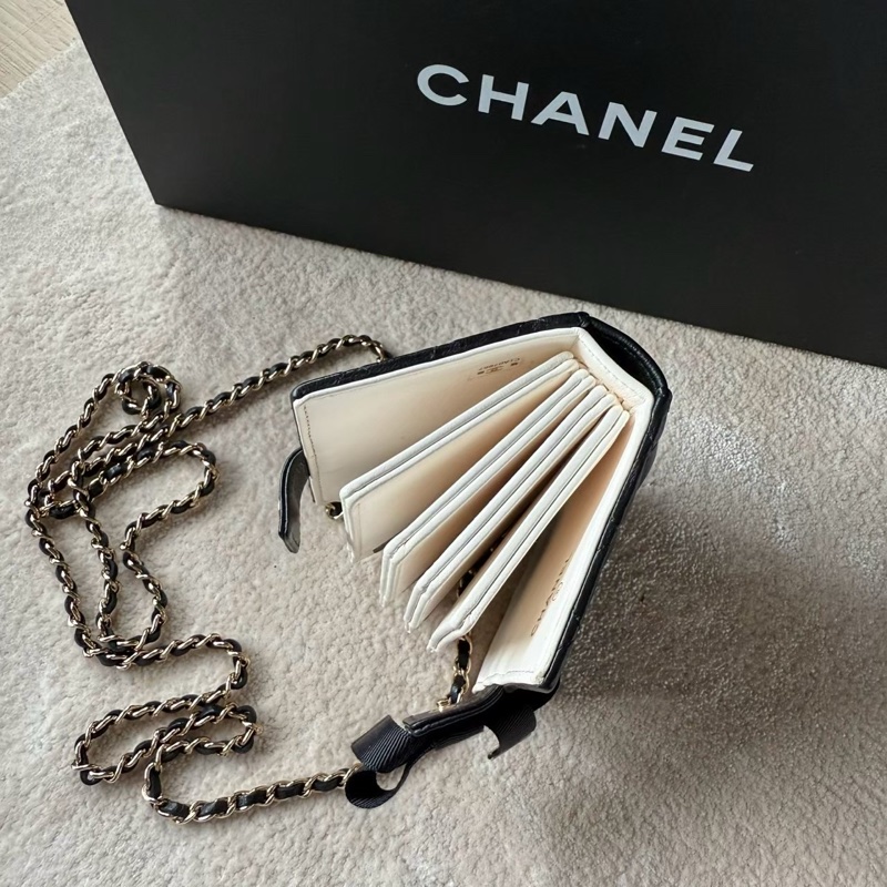 CHANEL 22B 珍藏款蝴蝶結卡包-1