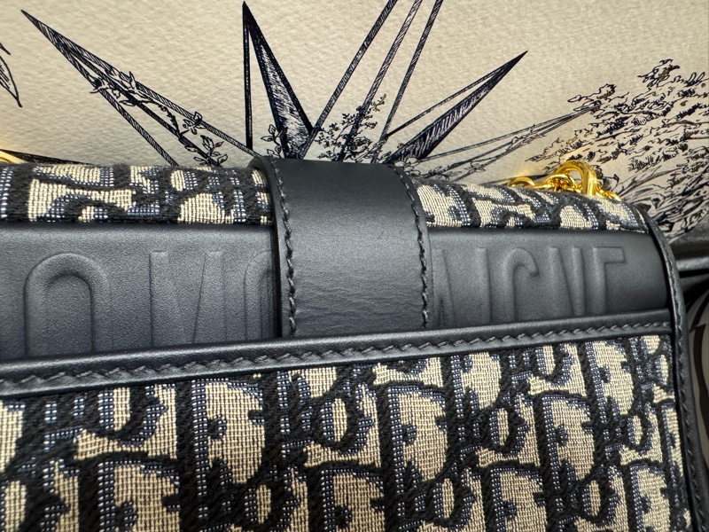 DIOR(迪奧) 30Montaigne 蒙田 EAST-WEST 老花 帆布 金扣 鏈條包-14