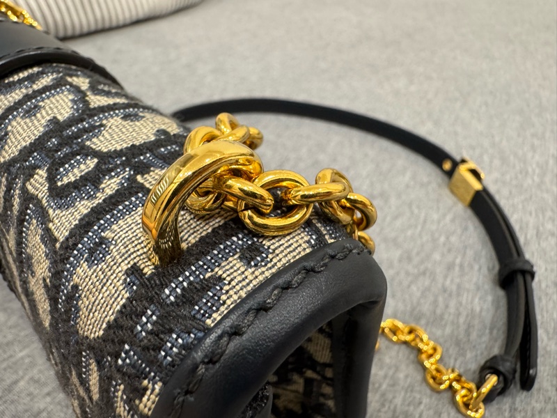 DIOR(迪奧) 30Montaigne 蒙田 EAST-WEST 老花 帆布 金扣 鏈條包-33