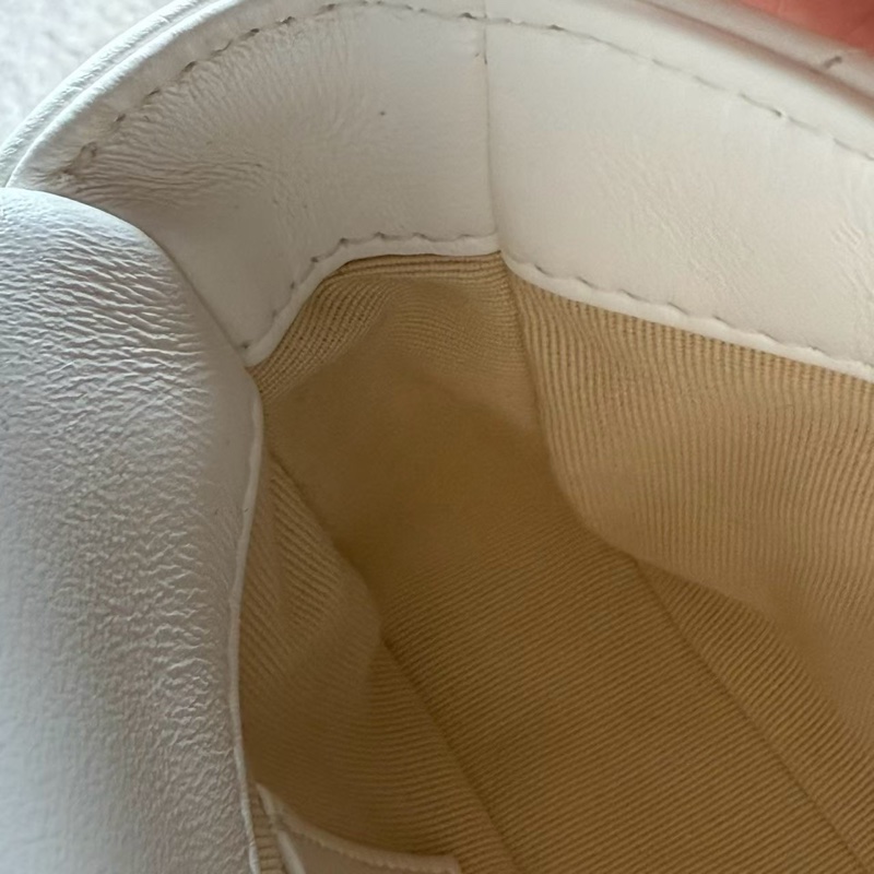 CHANEL 22S 香奈兒白色金釦粗鍊肩背包-19