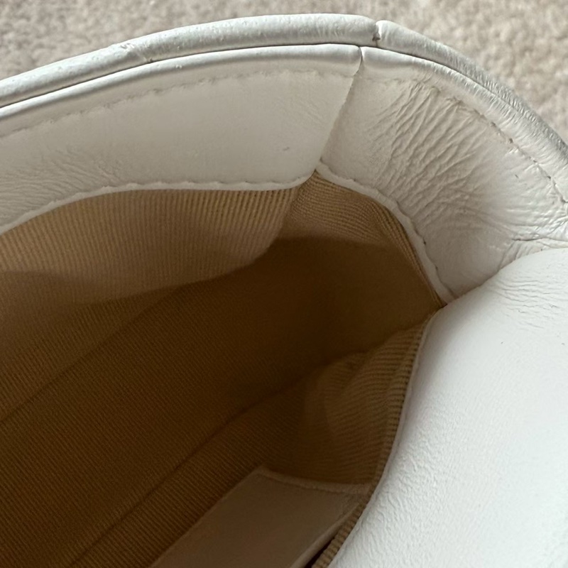 CHANEL 22S 香奈兒白色金釦粗鍊肩背包-20