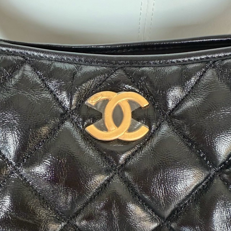 CHANEL 24A hobo金釦粗鍊腋下包肩背包-2