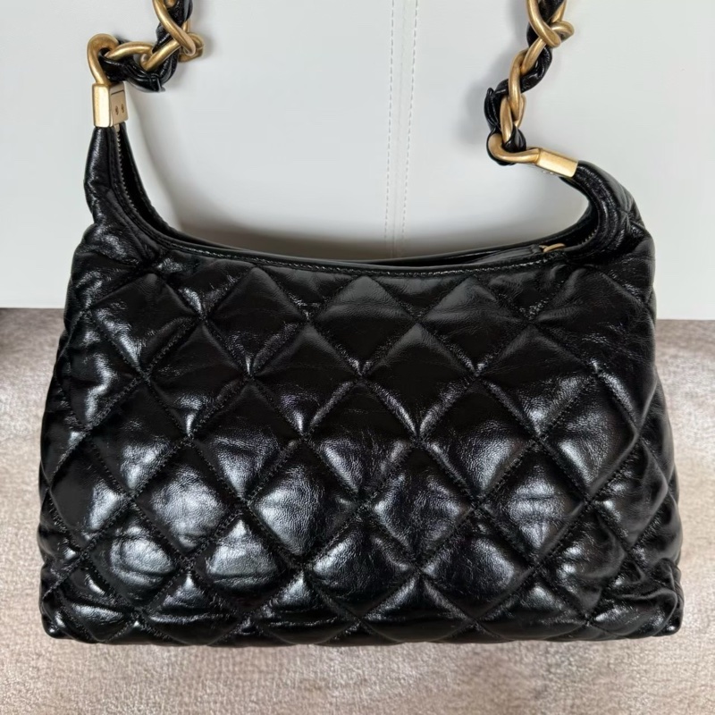 CHANEL 24A hobo金釦粗鍊腋下包肩背包-6