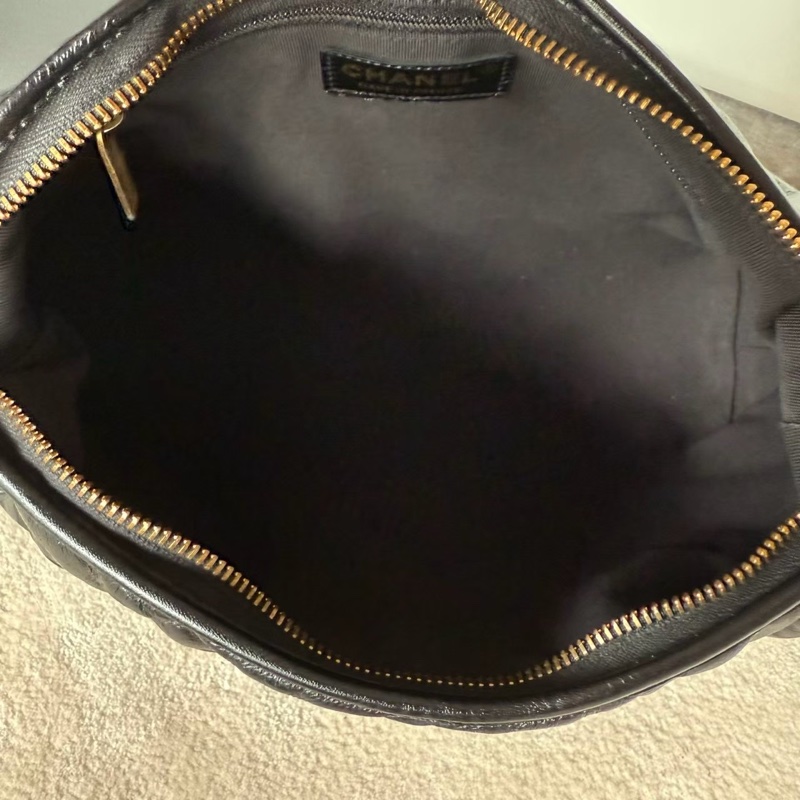 CHANEL 24A hobo金釦粗鍊腋下包肩背包-14