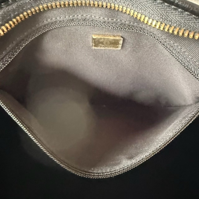 CHANEL 24A hobo金釦粗鍊腋下包肩背包-17