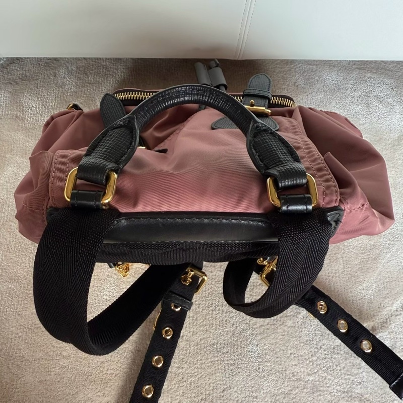 甜甜美BURBERRY 雙肩尼龍後背包-10