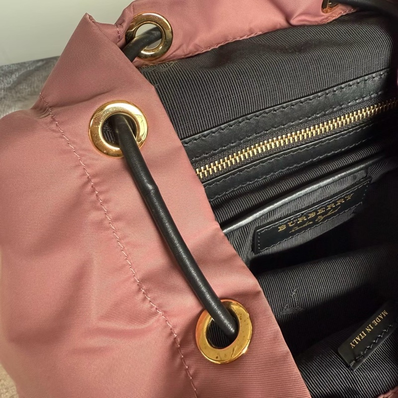 甜甜美BURBERRY 雙肩尼龍後背包-18