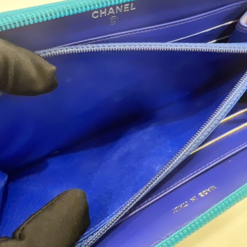 CHANEL 17開 淺藍荔枝皮拚色琺瑯logoㄇ拉長夾-7