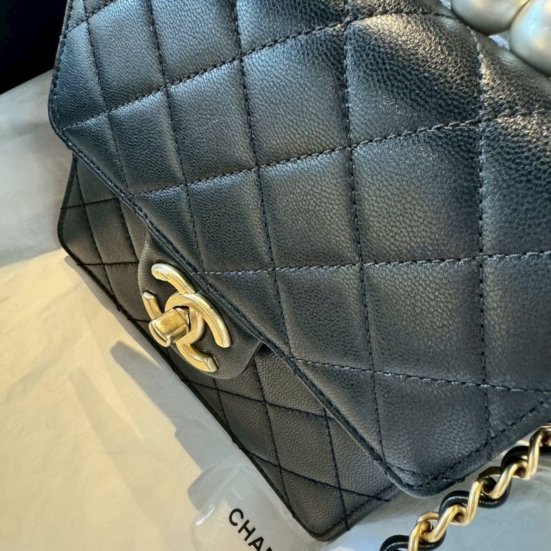 CHANEL 珍珠口蓋小方包-5