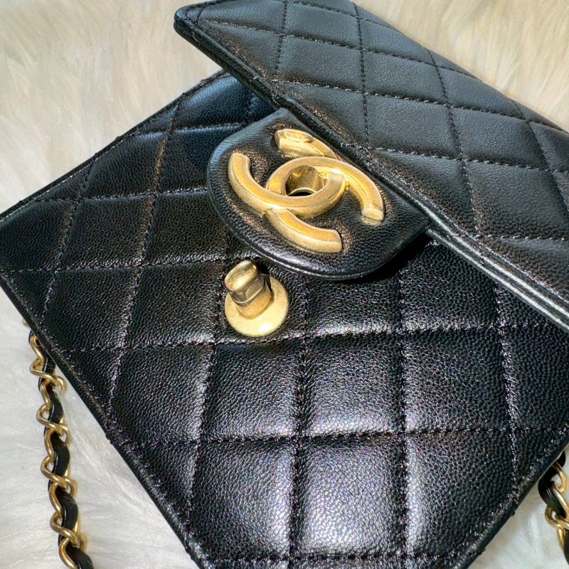 CHANEL 珍珠口蓋小方包-7