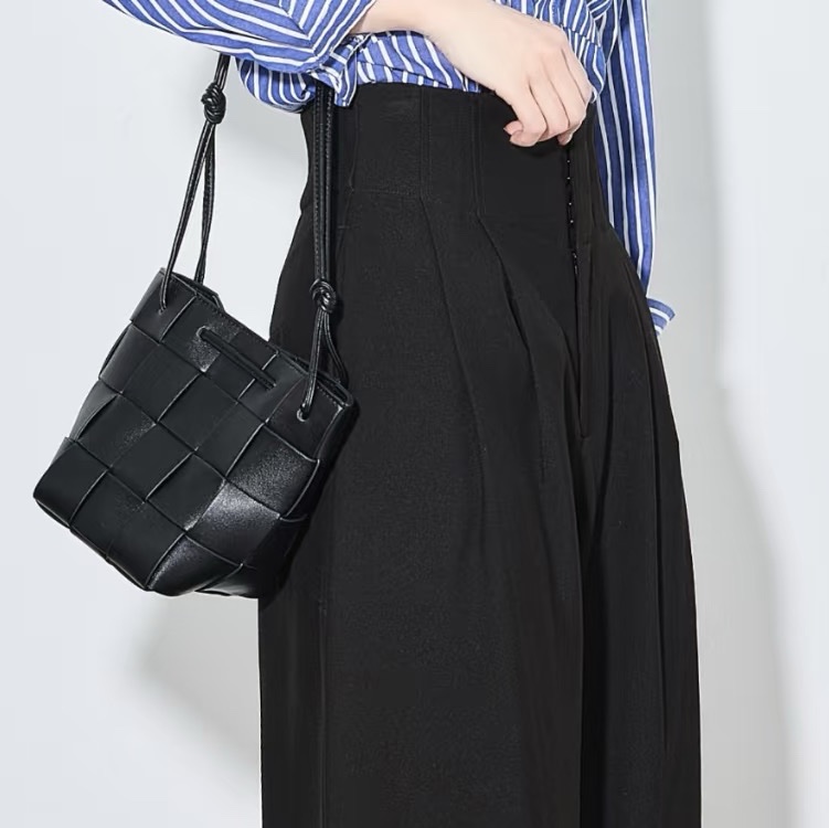 💗香緹國際精品💗 BV cassette 12格水桶包 黑色-0