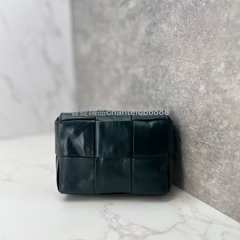 💗香緹國際精品💗 Bottega veneta mini cassette 深綠色 六格肩背包-0