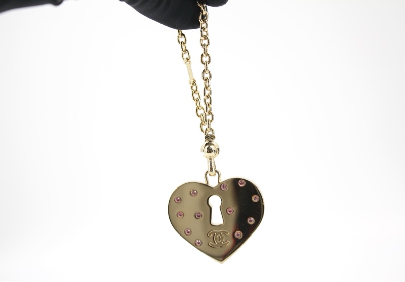 Chanel Vintage 02P 水鑽粉紅色愛心鎖牌掛飾-4
