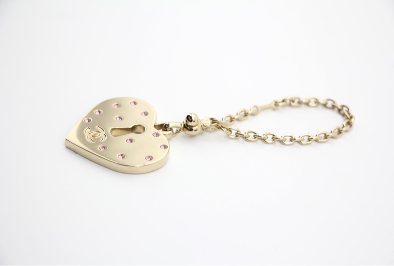 Chanel Vintage 02P 水鑽粉紅色愛心鎖牌掛飾-5