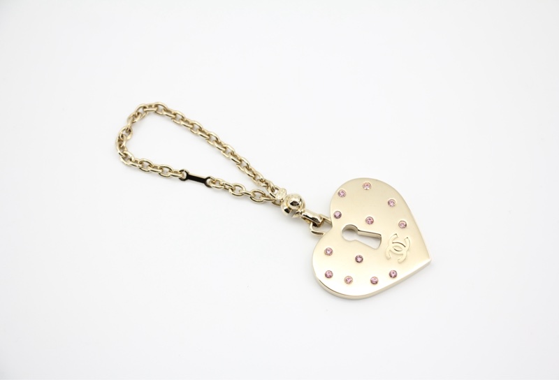 Chanel Vintage 02P 水鑽粉紅色愛心鎖牌掛飾-6