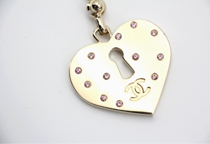 Chanel Vintage 02P 水鑽粉紅色愛心鎖牌掛飾-10