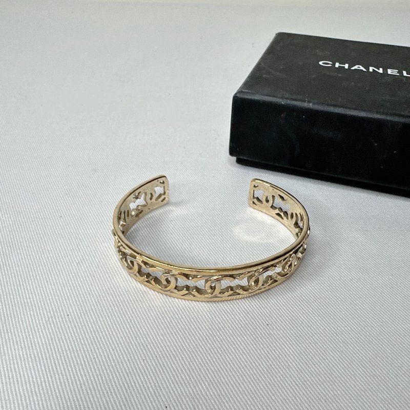CHANEL 雙C淡金鏤空手鐲-0
