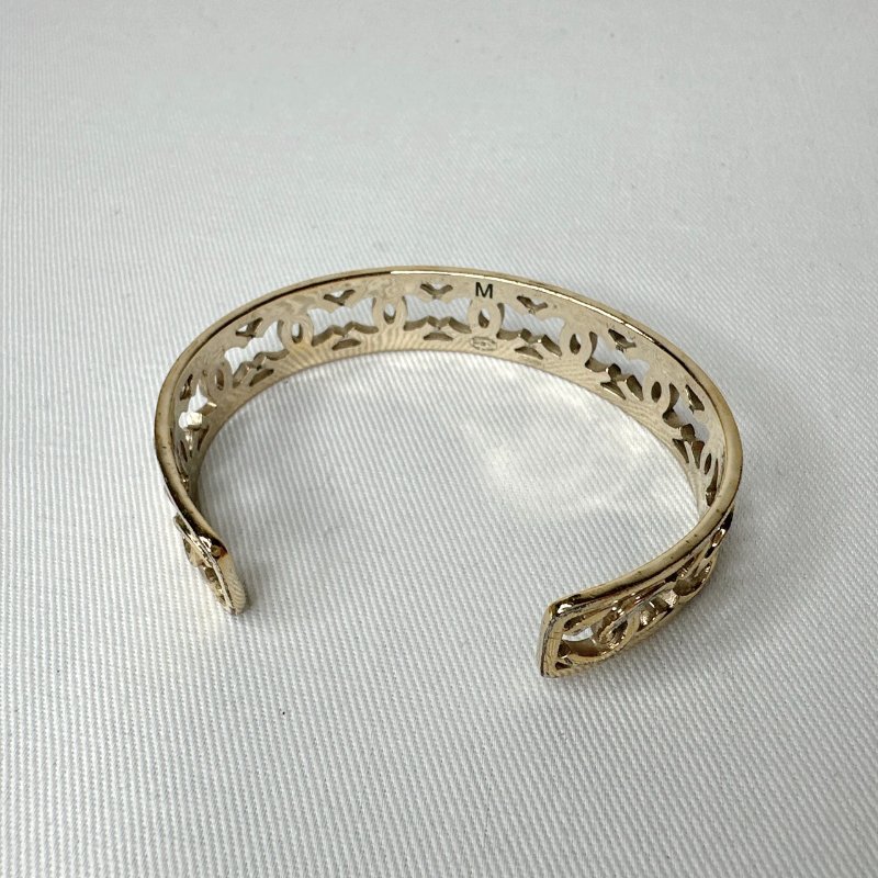 CHANEL 雙C淡金鏤空手鐲-1