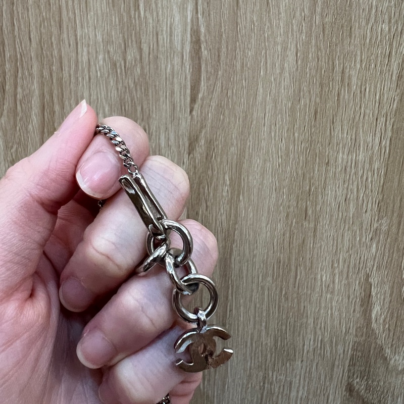 Chanel 銀色金屬花朵水鑽雙C項鍊-6