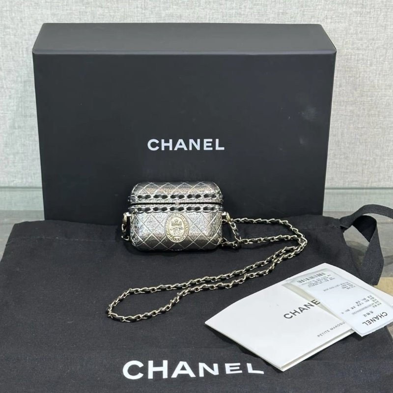 CHANEL 21A銀色水鑽耳機包6.5*5*3 全新閒置 配件盒子塵袋-0