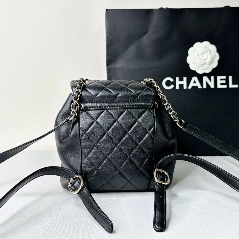 CHANEL DUMA小款黑金牛後背雙肩包-1