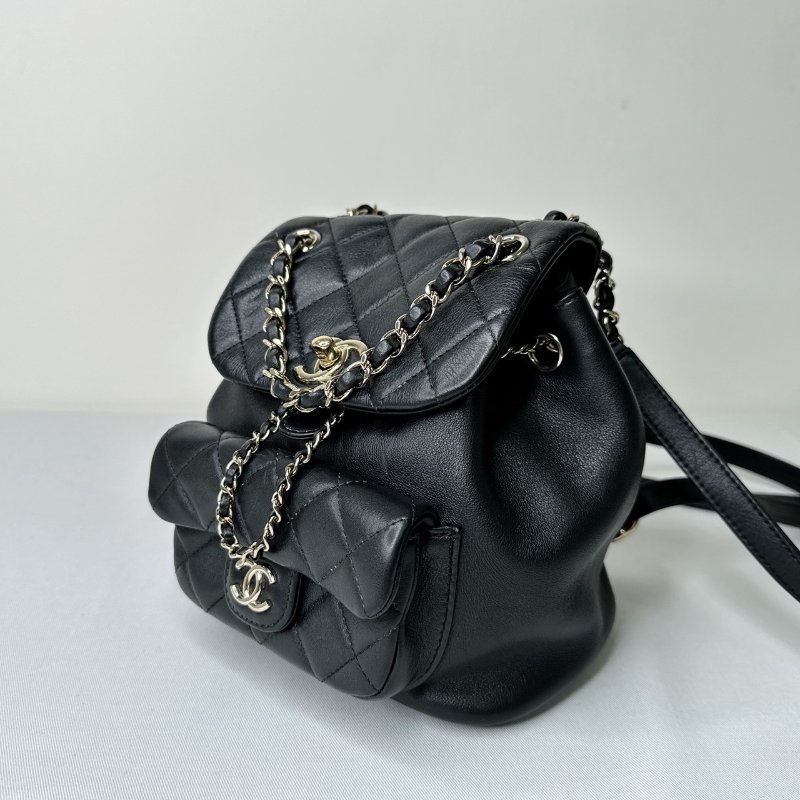 CHANEL DUMA小款黑金牛後背雙肩包-2