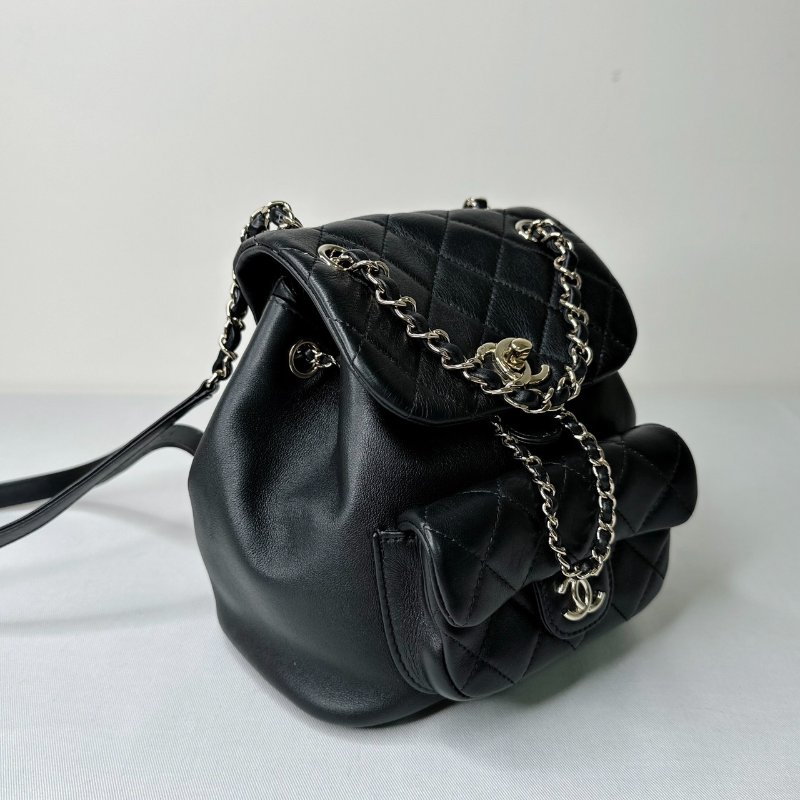 CHANEL DUMA小款黑金牛後背雙肩包-3