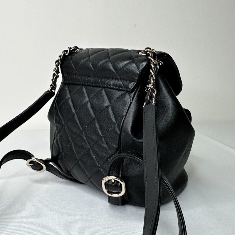 CHANEL DUMA小款黑金牛後背雙肩包-4
