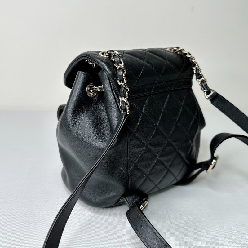 CHANEL DUMA小款黑金牛後背雙肩包-5