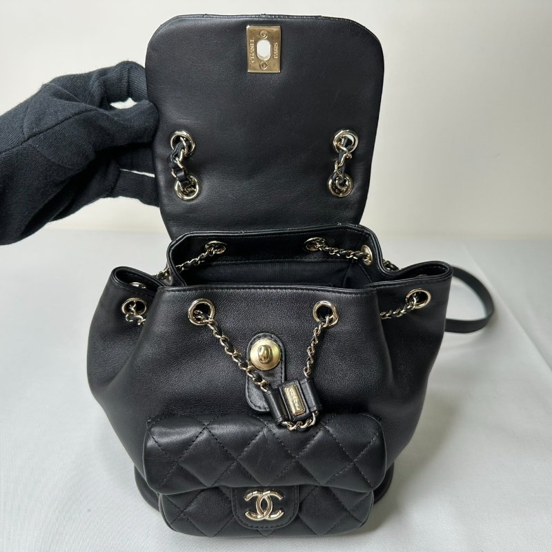 CHANEL DUMA小款黑金牛後背雙肩包-6
