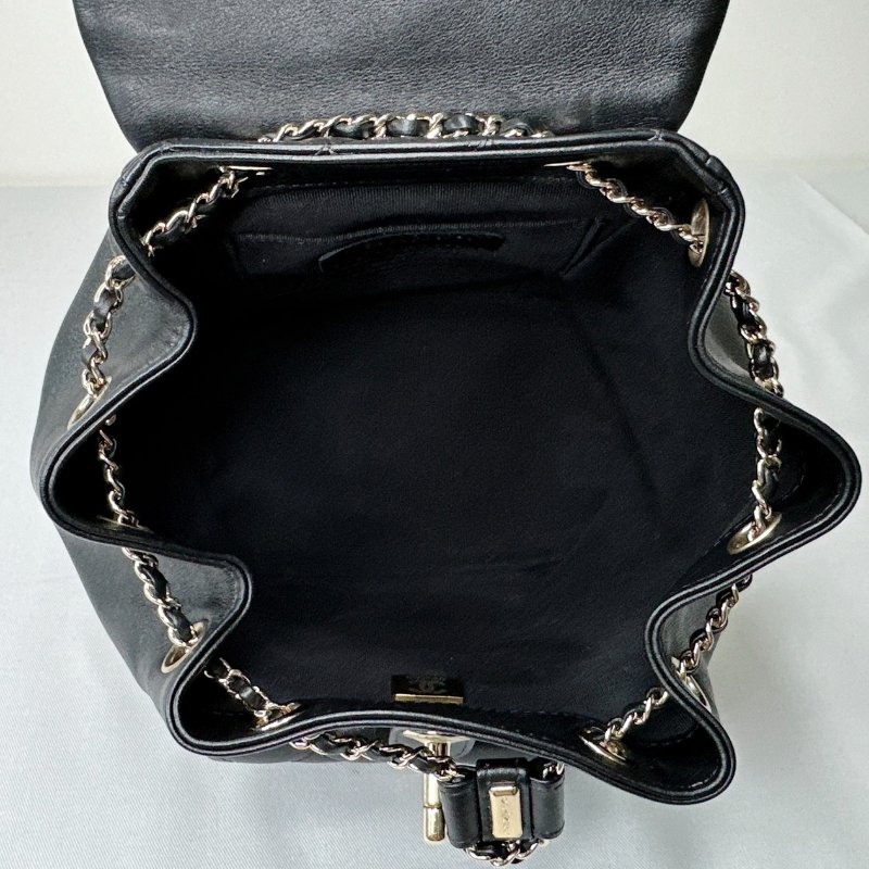 CHANEL DUMA小款黑金牛後背雙肩包-7