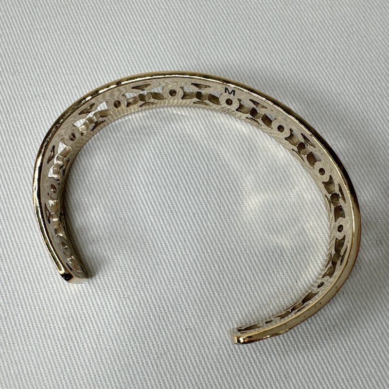CHANEL 雙C淡金鏤空手鐲-8