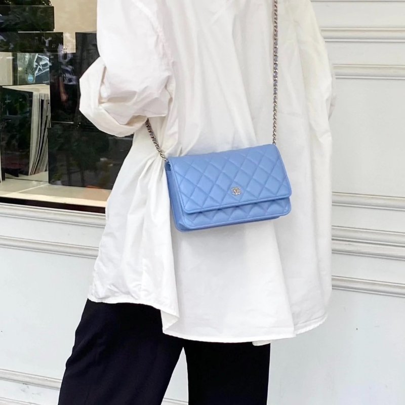 CHANEL 淺藍金羊woc鏈帶包-12