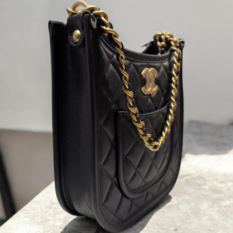 CHANEL菱格紋大雙CLOGO皮穿練HOBO包黑金（晶片款）-2