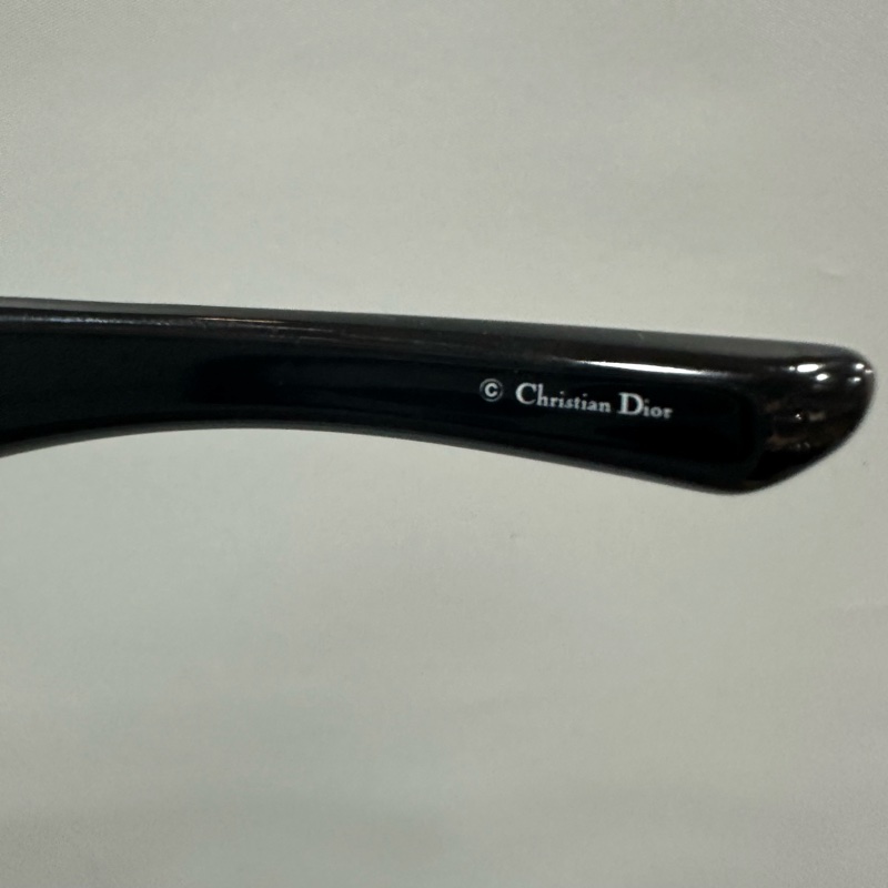 Christian Dior 黑膠框水鑽LOGO墨鏡-12