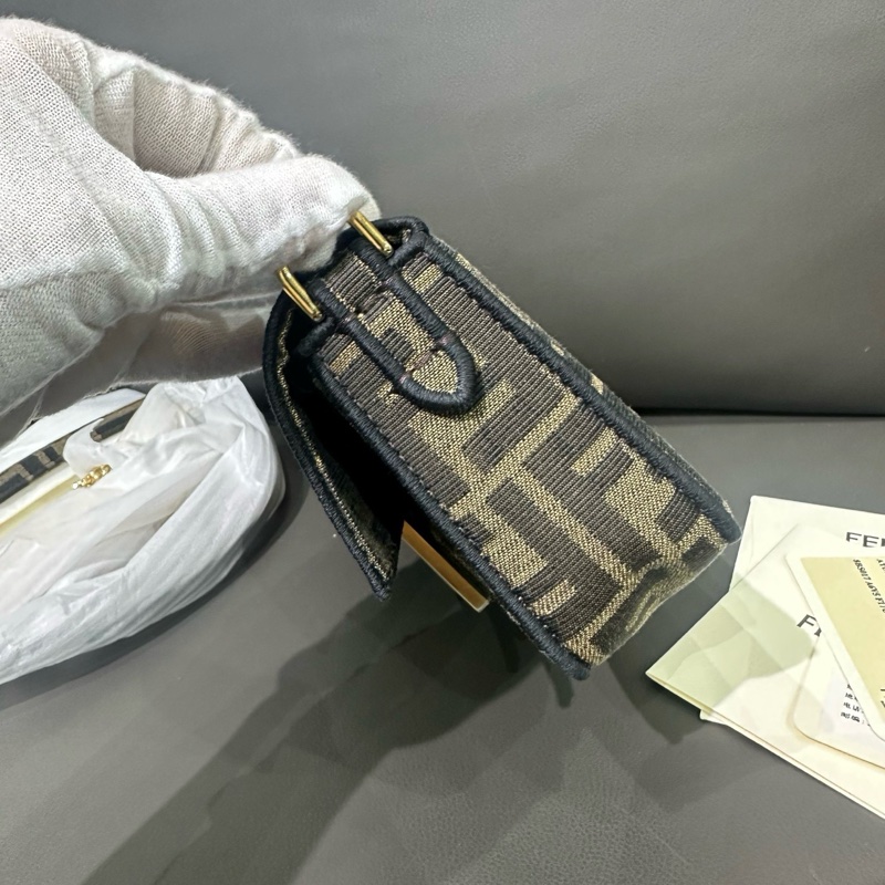芬迪FENDI Baguette系列 法棍包mini-2