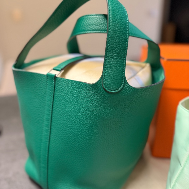 台灣購證全新全配✨ 2023年購入 B刻 愛馬仕 Hermès Picotin Lock 22 絨絲綠 U4✨-0