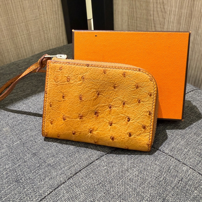 HERMES 駱色駝色鴕鳥皮L型拉鍊零錢包 名片夾 包包掛飾-1