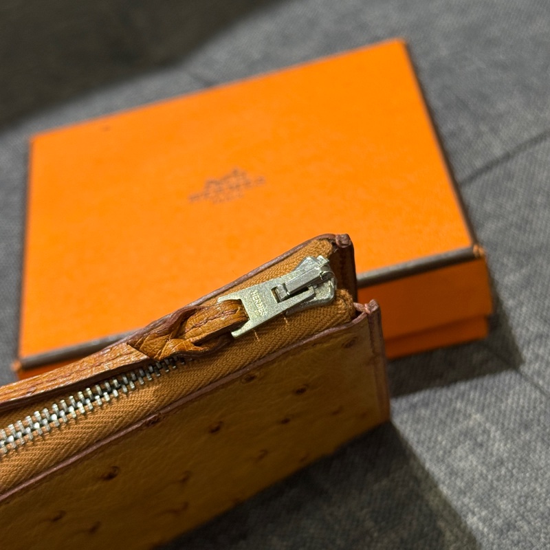 HERMES 駱色駝色鴕鳥皮L型拉鍊零錢包 名片夾 包包掛飾-5