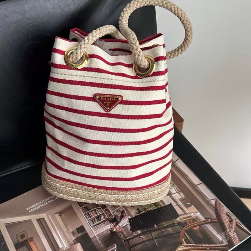 prada mariner 小號紅色條紋草編水桶斜背包 28×23.5×15,全新閒置配件塵袋-4