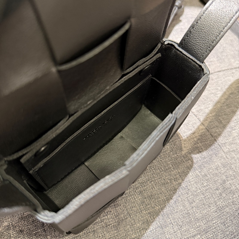 BV Candy Cassette 黑色大格全皮編織翻蓋迷你斜背包-6