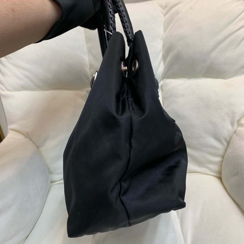 Prada 黑色降傘料手拎包 XB571-2
